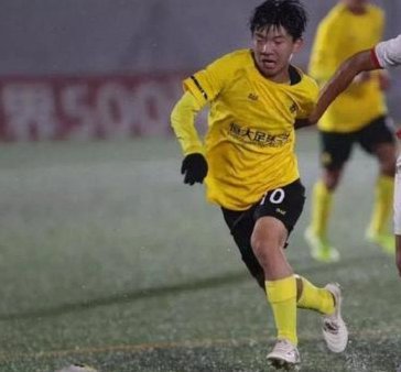 栾总：我的12年小球员滨滨下半年就去西甲梯队了
