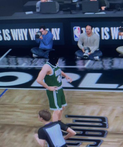 C罗詹姆斯同泡冰浴碰拳致敬伟大